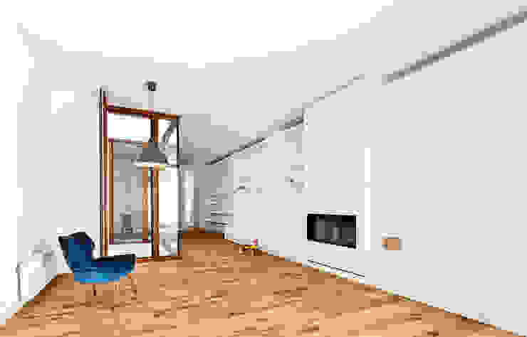 Casa Patio Vertical, ESTUDI NAO arquitectura ESTUDI NAO arquitectura Modern Dining Room