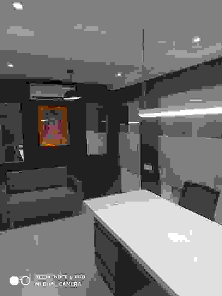 BHADRESHBHAI KHAMAR KEGAN(office interior) 'A' DESIGN ASSOCIATES Modern offices & stores
