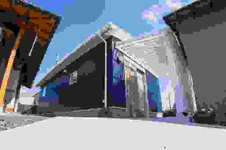 万斛の白い屋根の10坪の家 Homify