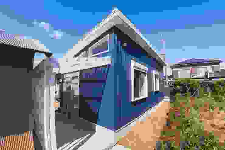 万斛の白い屋根の10坪の家 Homify