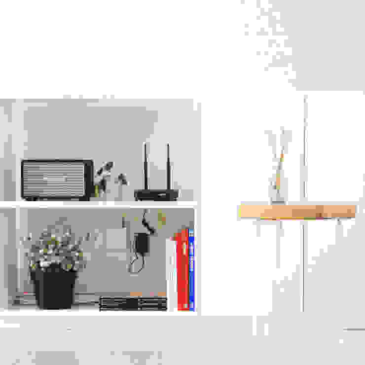 AJ's Backyard, Arkitekt Studio Arkitekt Studio Modern Corridor, Hallway and Staircase Wood White