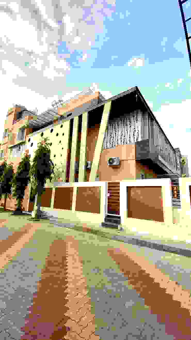 Bungalow for Dr. Shashidhar Kattimani at Ghatprabha, Karnataka A B Design Studio Bungalows
