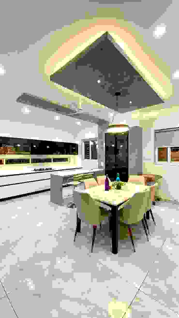Bungalow for Dr. Shashidhar Kattimani at Ghatprabha, Karnataka A B Design Studio Eclectic style dining room