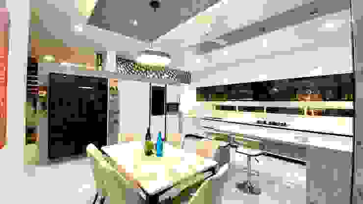 Bungalow for Dr. Shashidhar Kattimani at Ghatprabha, Karnataka A B Design Studio Eclectic style dining room