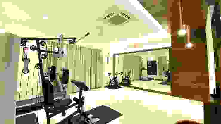Bungalow for Dr. Shashidhar Kattimani at Ghatprabha, Karnataka A B Design Studio Eclectic style gym
