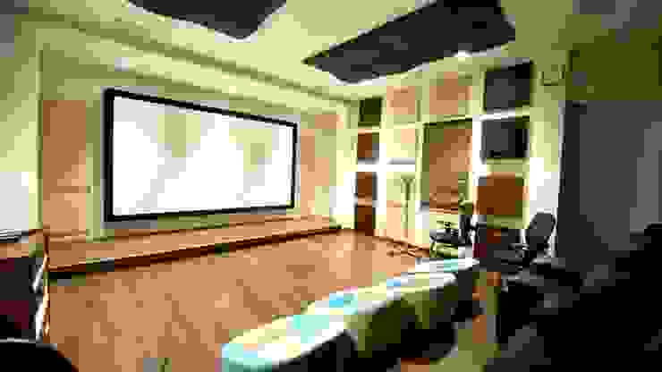 Bungalow for Dr. Shashidhar Kattimani at Ghatprabha, Karnataka A B Design Studio Eclectic style media room