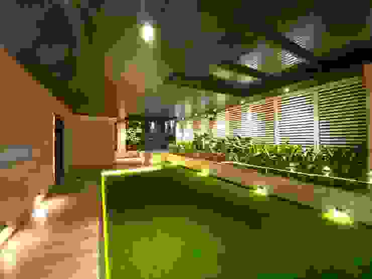 Bungalow for Dr. Shashidhar Kattimani at Ghatprabha, Karnataka A B Design Studio Eclectic style garden