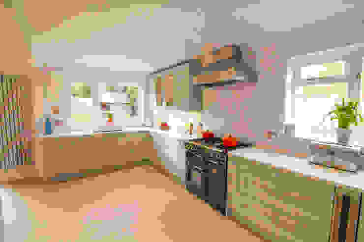 Moington real wood Shaker in Partridge Grey with Silestone Eteal Stataurio worktops Zara Kitchen Design Built-in kitchens Wood Grey Shaker
