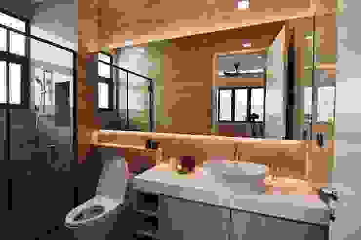 DOUBLE STOREY HOUSE @ BANDAR KINRARA, PUCHONG, MDD DESIGN SDN BHD MDD DESIGN SDN BHD Modern style bathrooms