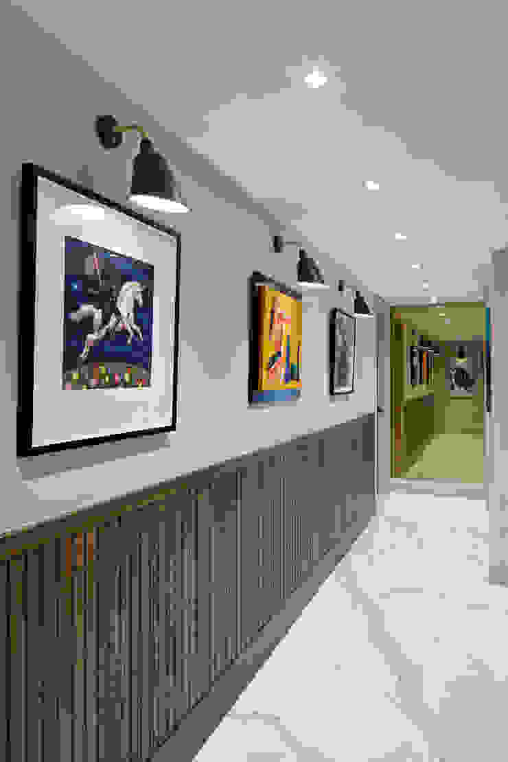 hall Esra Kazmirci Mimarlik Modern corridor, hallway & stairs Ceramic White