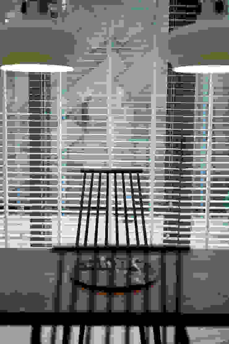 chairs Esra Kazmirci Mimarlik KitchenTables & chairs Wood Black