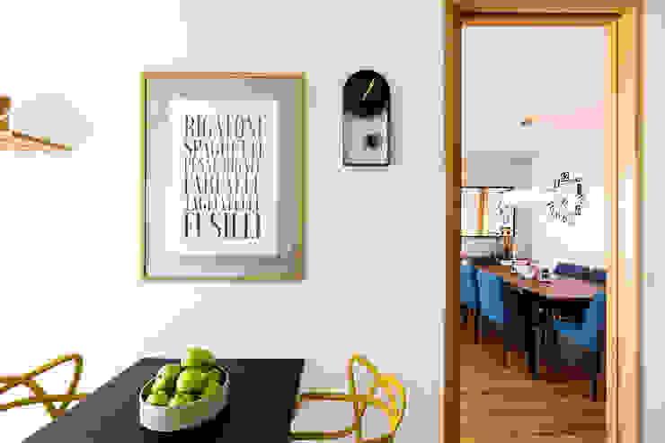 Cozinha - Apartamento em Matosinhos - SHI Studio Interior Design ShiStudio Interior Design Cozinhas pequenas shi studio, design, interior, matosinhos, porto, decoração, projeto, sheila moura azevedo, cozinha, relógio