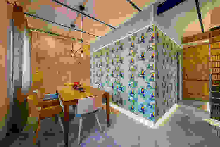 OOIIO Arquitectura Ruang Keluarga Modern Keramik Multicolored