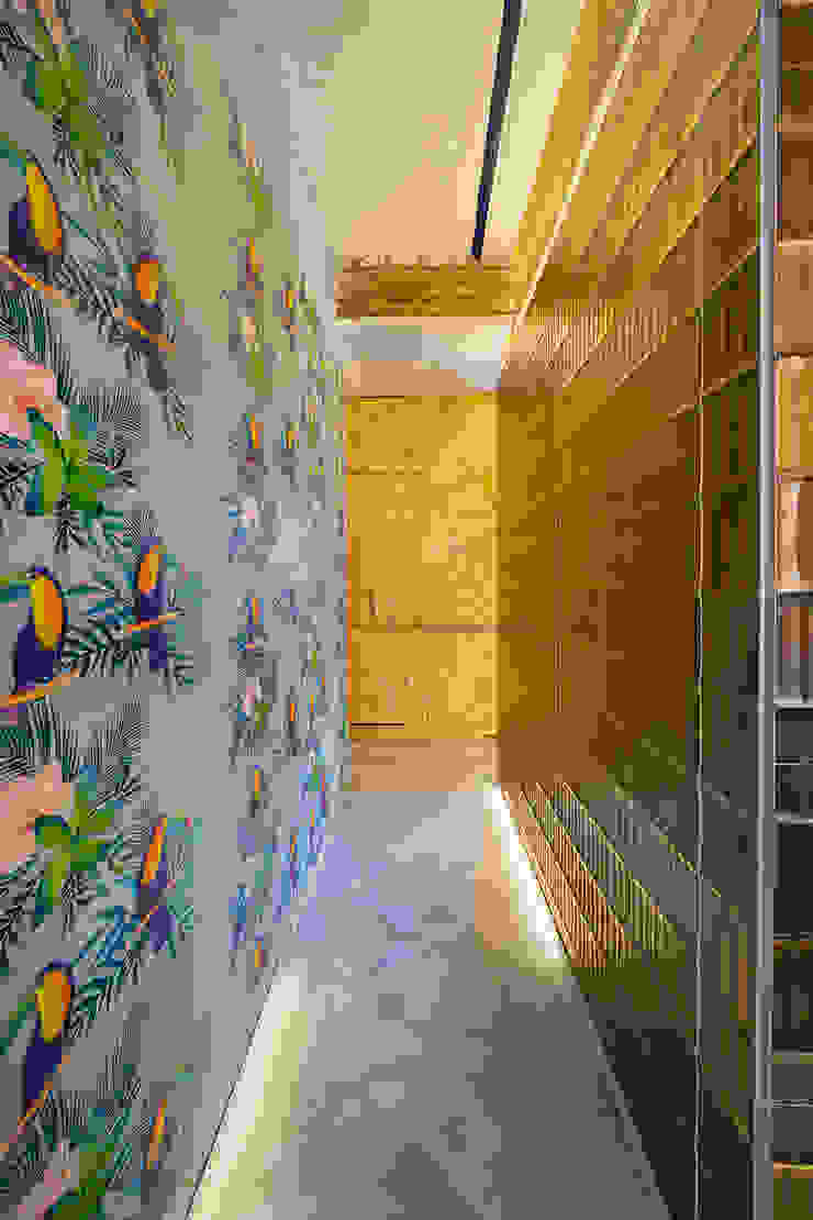 OOIIO Arquitectura Koridor & Tangga Modern Keramik Multicolored