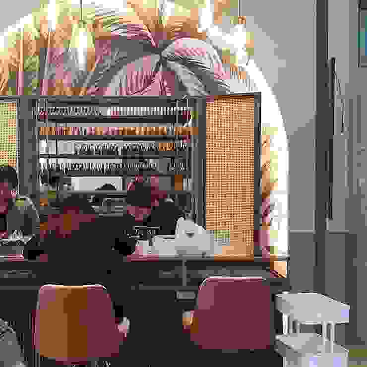 Polish nail boutique -hypestudio Hypestudio กำแพง ไม้ Orange