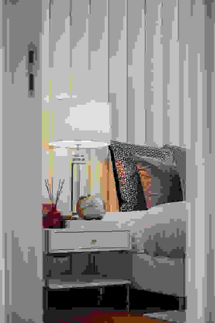 Blue and White bedroom show house The pavilla residence – hypestudio Hypestudio ห้องนอนขนาดเล็ก ไม้ White