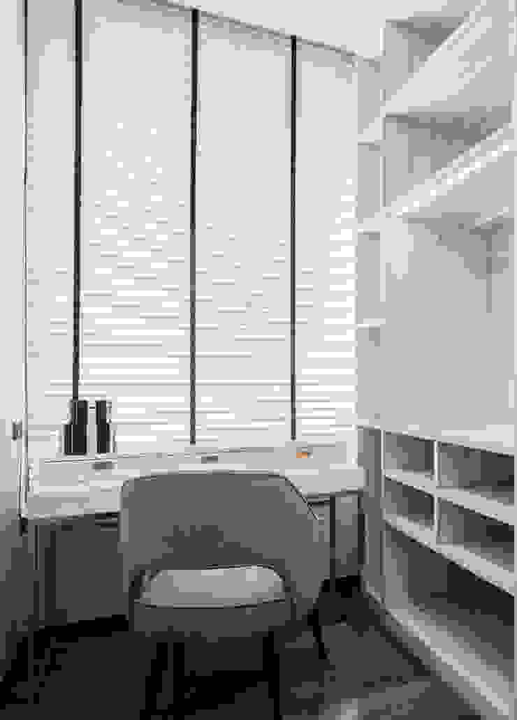 Blue and White bedroom show house The pavilla residence – hypestudio Hypestudio กำแพง ไม้ White