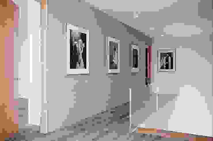 hall corredor piso quartos Alpha Details Corredores, halls e escadas modernos