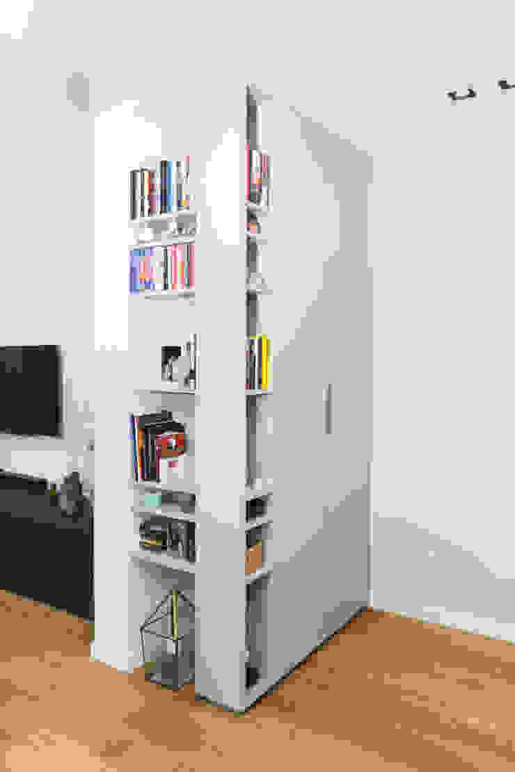 CASA D.B ALMA DESIGN Ingresso, Corridoio & Scale in stile moderno