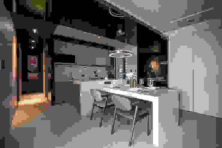 Completeness – Condominium interior design 勻境設計 Unispace Designs 現代廚房設計點子、靈感&圖片