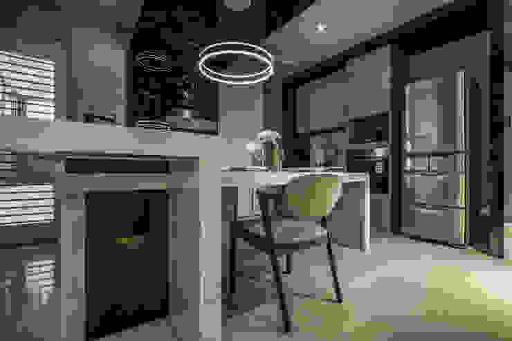 Completeness – Condominium interior design 勻境設計 Unispace Designs 現代廚房設計點子、靈感&圖片