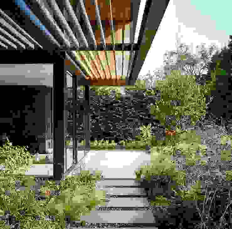 Casa in legno passiva Giardino moderno di Green Living Ltd Moderno