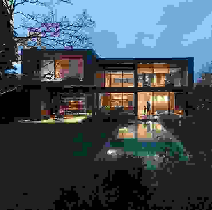 Casa in legno passiva Case moderne di Green Living Ltd Moderno