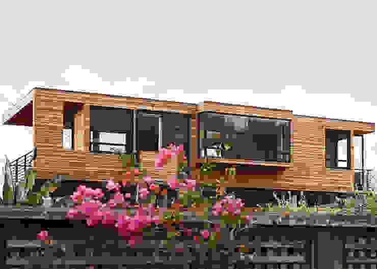 Casa fatta con containers navali di Green Living Ltd Moderno