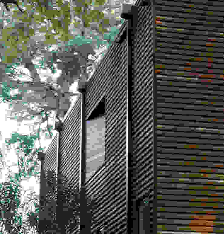 Casa singola fatta con containers navali. Green Living Ltd Casa prefabbricata