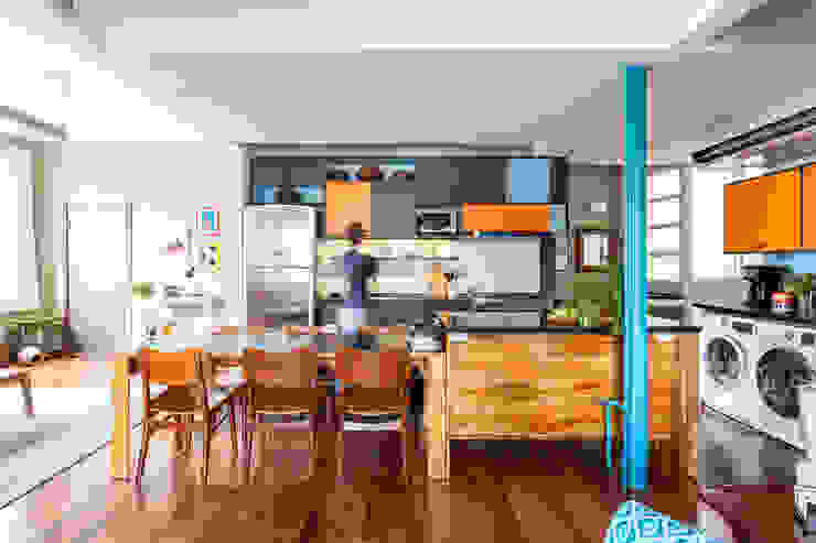 Cozinha Integrada Fábio Frutuoso Arquitetura Cozinhas modernas Madeira Laranja Espaços integrados, Cozinha integrada, Colorido, Retrô, Moderno, Home Office