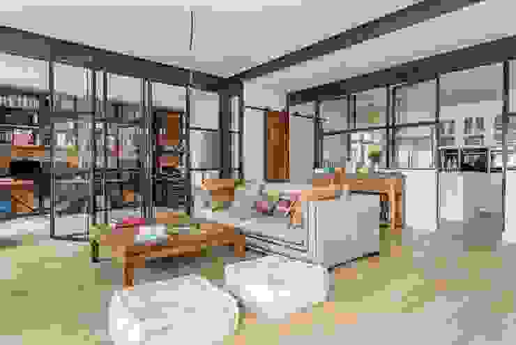 la primera casa de Edu y Julia, essencia.arquitectura essencia.arquitectura Living room Iron/Steel Black