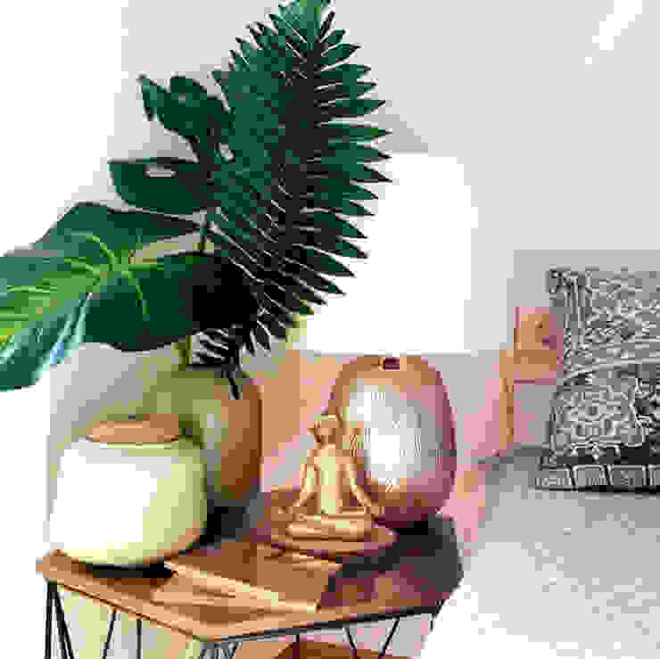 Weiß, Holz, Rattan und Pflanzen., La mila Interior Design La mila Interior Design Tropische slaapkamers