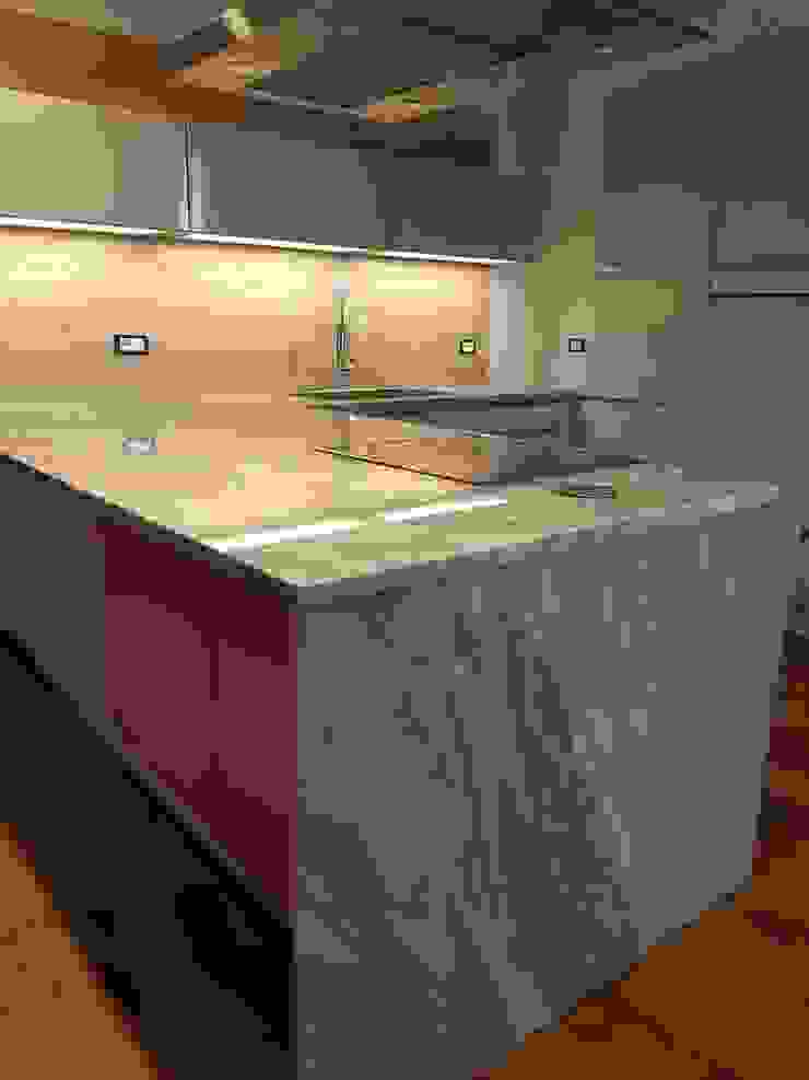 Penisola in Bardiglio Nuvolato con gamba verticale EFFE4 MARMI Cucina attrezzata Marmo Grigio top cucina, piano cucina in marmo, penisola, top marmo