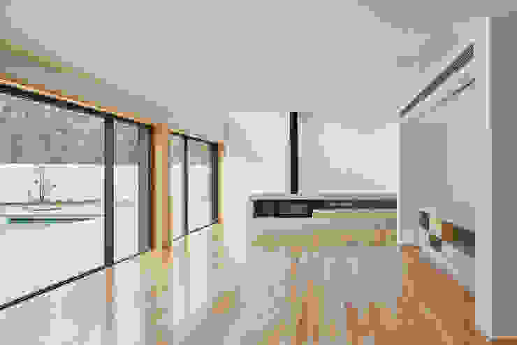 CM House Atelier d'Arquitetura Lopes da Costa Soggiorno moderno