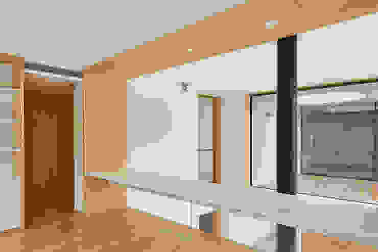 CM House Atelier d'Arquitetura Lopes da Costa Studio moderno