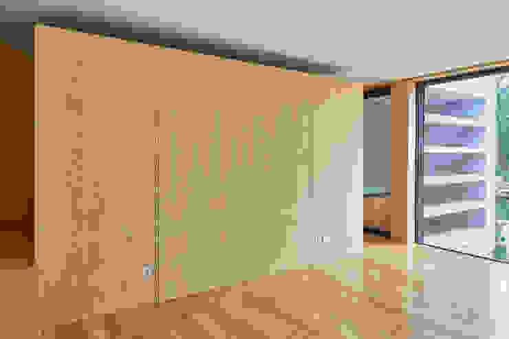 CM House Atelier d'Arquitetura Lopes da Costa Camera da letto moderna