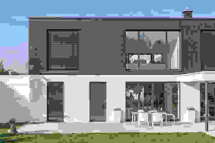 Einfamilienhaus in Lünen homify Fassade, Fassadenpaneel, Cedral, Faserzemet-Fassade