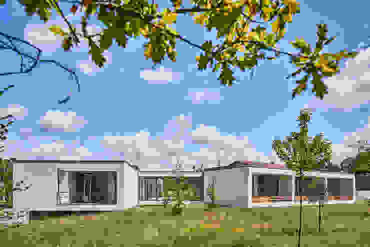 MC House Atelier d'Arquitetura Lopes da Costa Villa