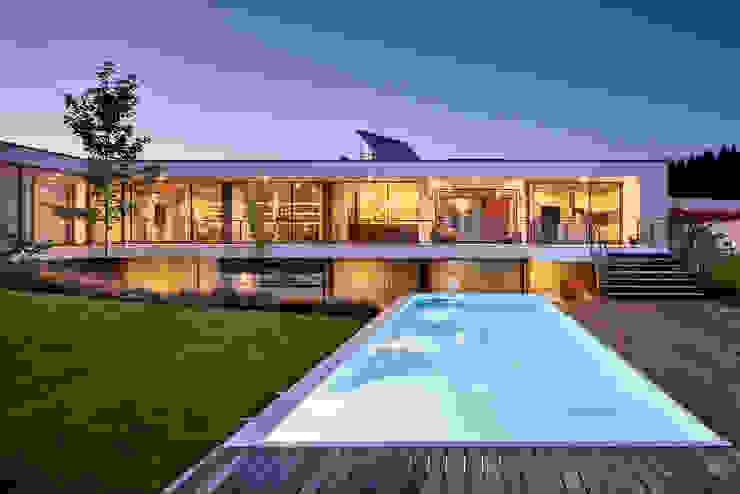 MC House Atelier d'Arquitetura Lopes da Costa Piscina a sfioro Blu