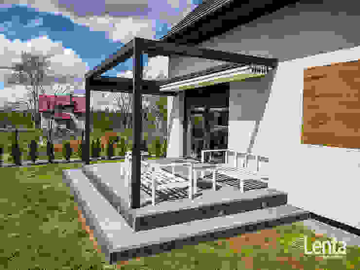 Pergola – zadaszenie tarasu Lenta Minimalistyczny balkon, taras i weranda