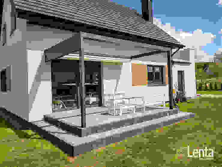 Pergola – zadaszenie tarasu Lenta Minimalistyczny balkon, taras i weranda