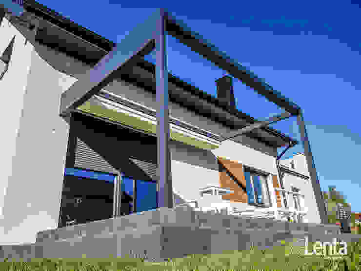 Pergola – zadaszenie tarasu Lenta Minimalistyczny balkon, taras i weranda