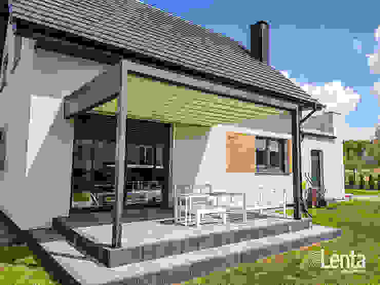 Pergola – zadaszenie tarasu Lenta Minimalistyczny balkon, taras i weranda