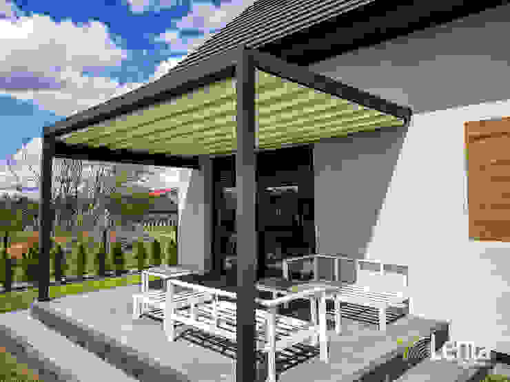 Pergola – zadaszenie tarasu Lenta Minimalistyczny balkon, taras i weranda