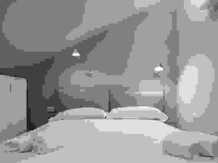 Mansarda in Milano, Magenta - Airbnb - 70mq Camera da letto moderna di Bongio Valentina Moderno