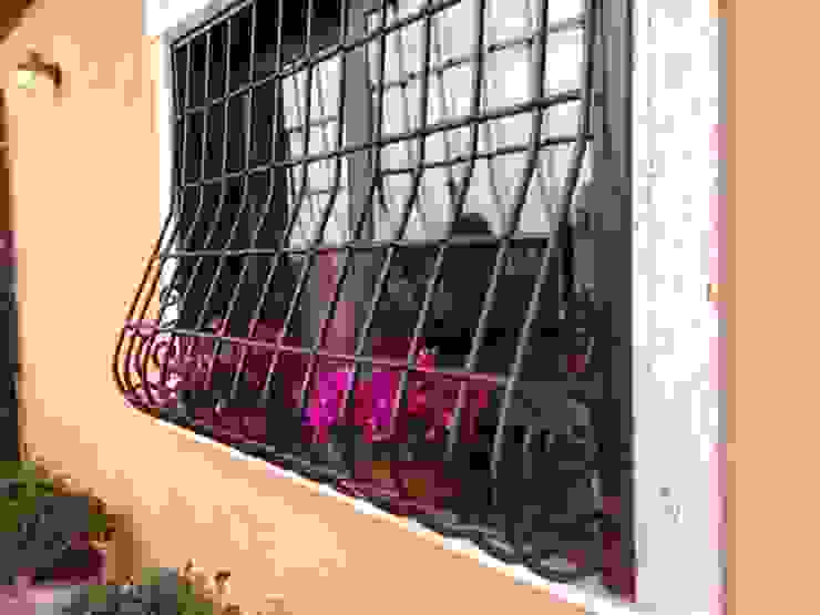 RESIDENZA PRIVATA OLGIATA, COROSER - Porte e Finestre di design dal 1965 COROSER - Porte e Finestre di design dal 1965 Villa Ferro / Acciaio Marrone