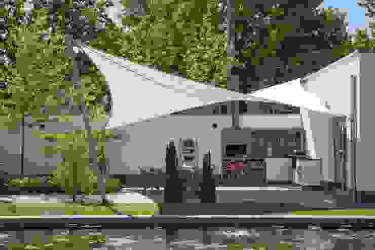Sonnensegel für den Außenbereich: individuell, wetterfest, stylish, aeronautec GmbH aeronautec GmbH Schwimmteich Sonnensegel, Poolbereich, Outdoor Küche, Lounge, Terrasse, Überdachung, Lifestyle, individuell, Außenbereich, Pool, Liegefläche, Sonnenschutz, Architektur