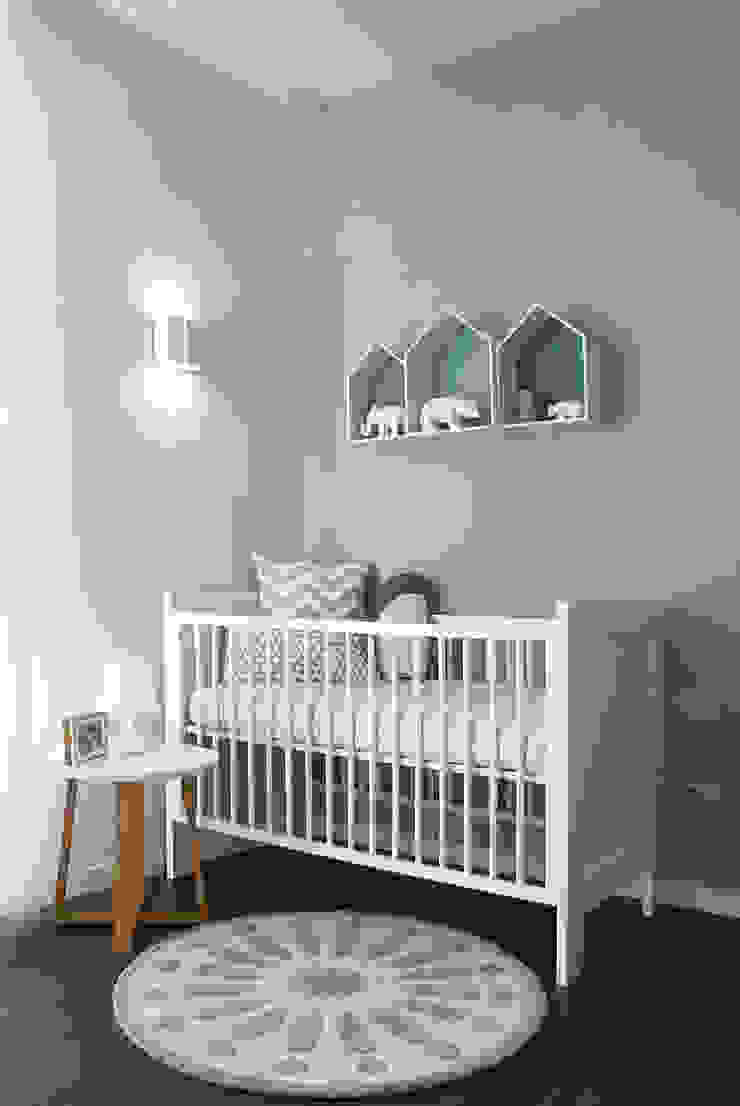 Dormitorio infantil para bebé MANUEL GARCÍA ASOCIADOS Habitaciones de bebés Gris