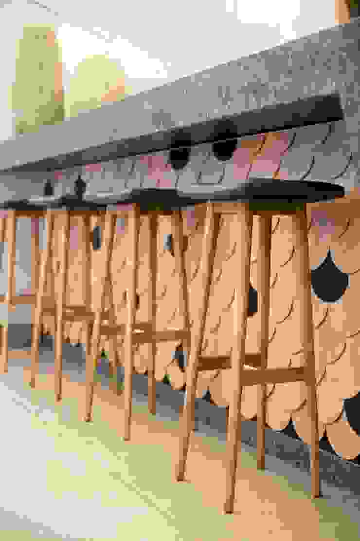 Balcão de atendimento Angelourenzzo - Interior Design Espaços comerciais Granito Acabamento em madeira Balcão, restaurante, Quarteira, Sandomania, Algarve, design, decoração, projeto, remodelação, cadeiras, bancos, mesa, papel, de, parede,Espaços de restauração