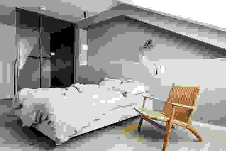 Apartment Maxvorstadt, INpuls interior design & architecture INpuls interior design & architecture Moderne Schlafzimmer Möbel,Eigentum,Gebäude,Weiß,Kompfort,Holz,Schränke,Textil,Innenarchitektur,Umhauen